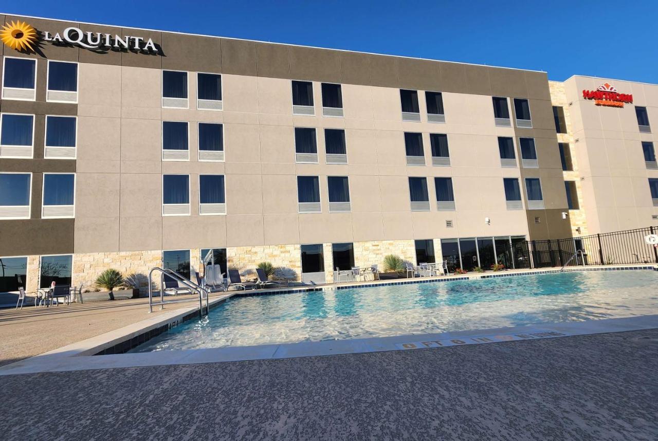 Hawthorn Suites By Wyndham Del Rio Exterior photo