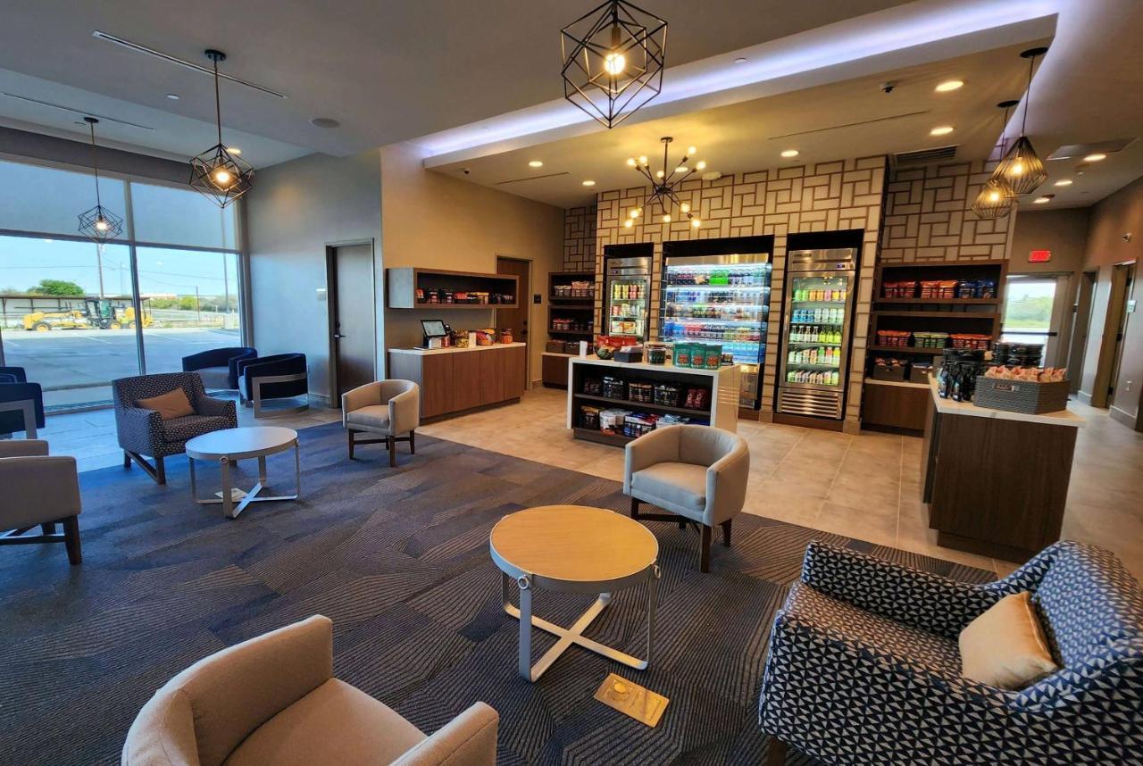 Hawthorn Suites By Wyndham Del Rio Exterior photo