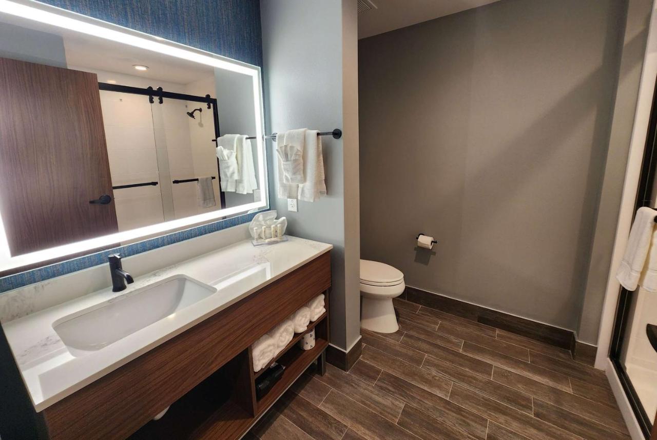 Hawthorn Suites By Wyndham Del Rio Exterior photo
