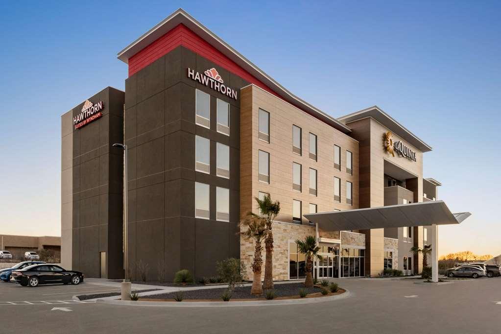Hawthorn Suites By Wyndham Del Rio Exterior photo