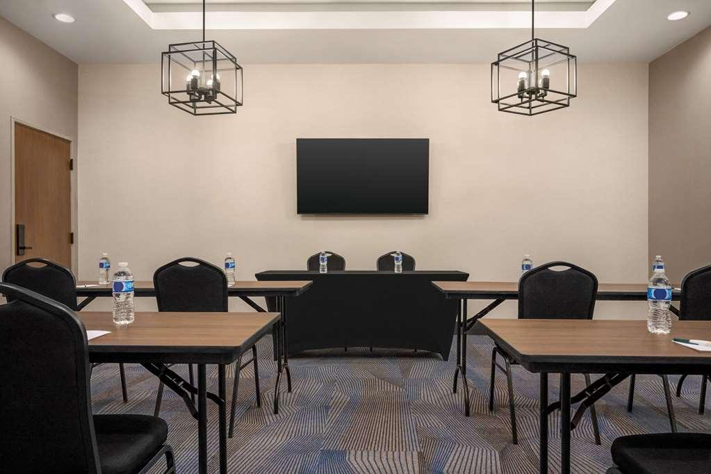Hawthorn Suites By Wyndham Del Rio Facilities photo