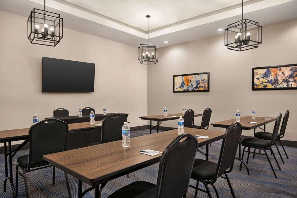 Hawthorn Suites By Wyndham Del Rio Facilities photo
